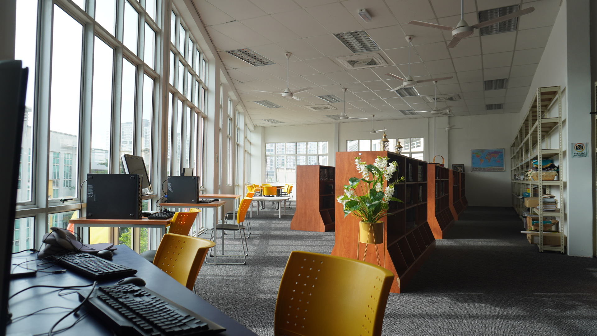 Thaqafah Minaret Library image 2