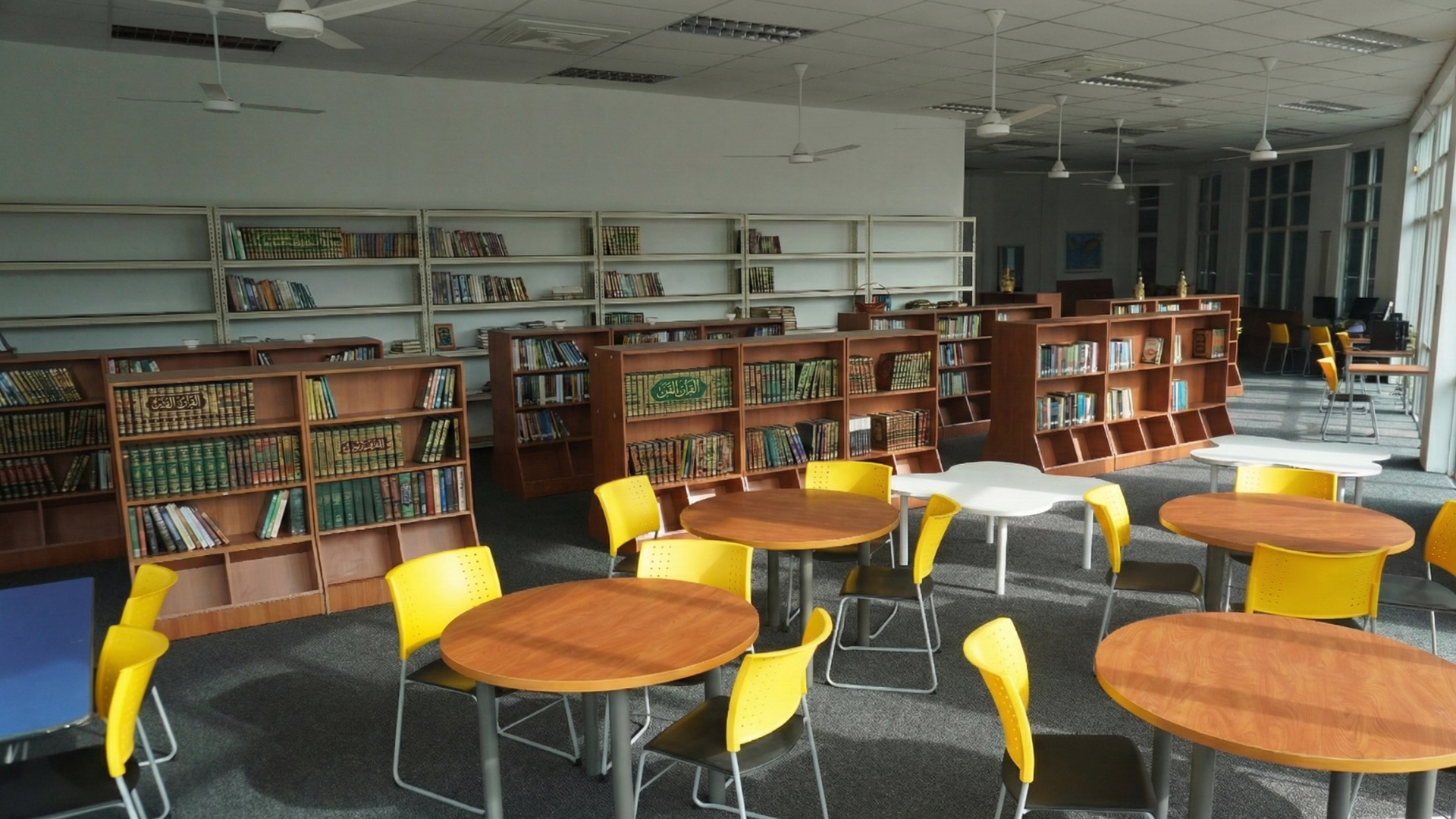 Thaqafah Minaret Library image 4