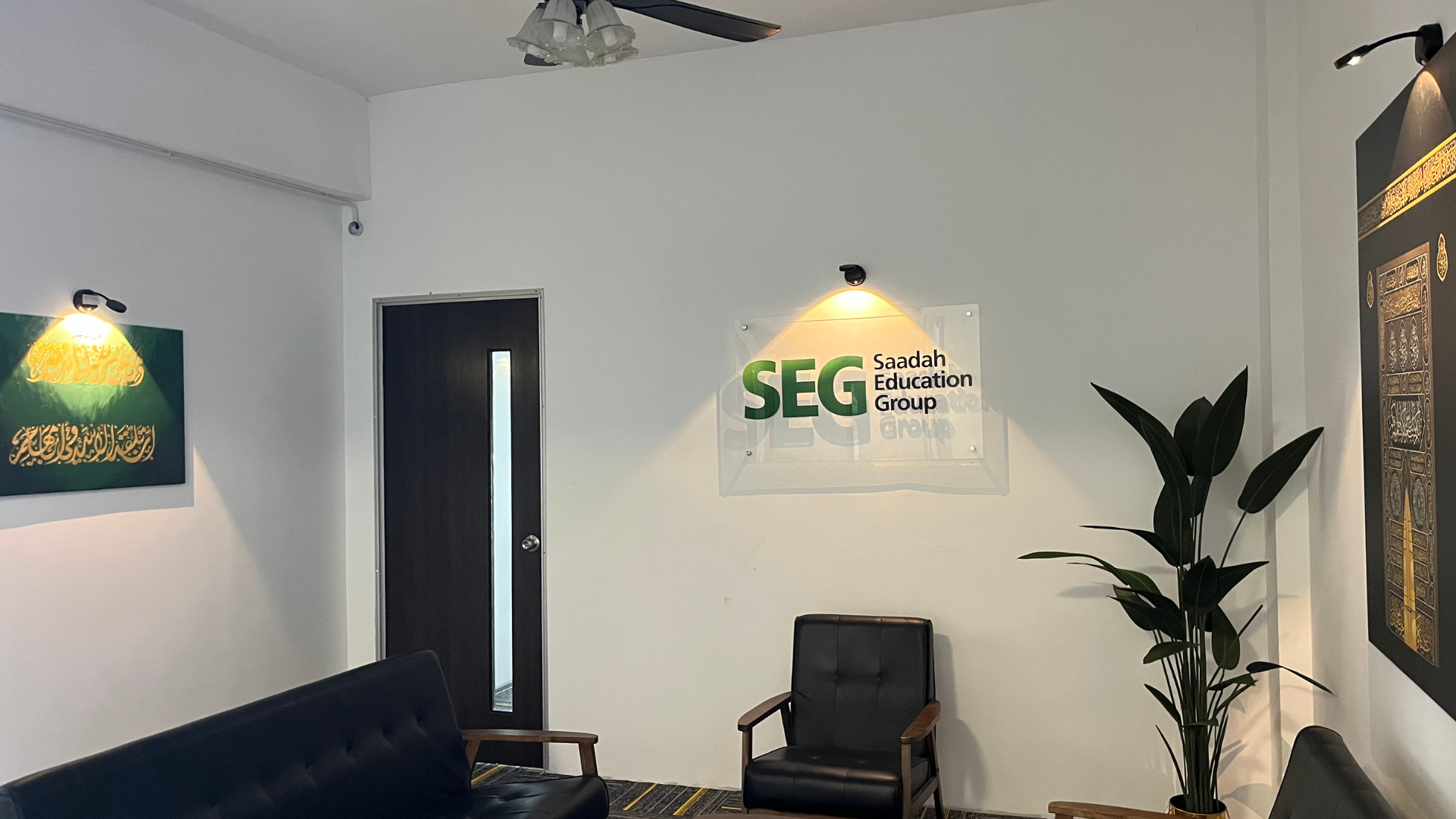 Waiting Area image 3